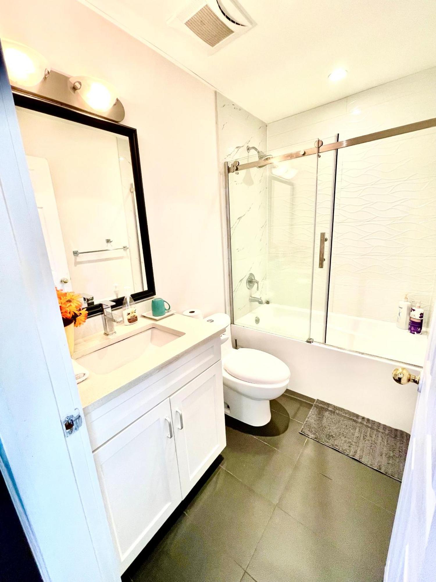 Vancouver Bed & Breakfast Ричмонд Экстерьер фото